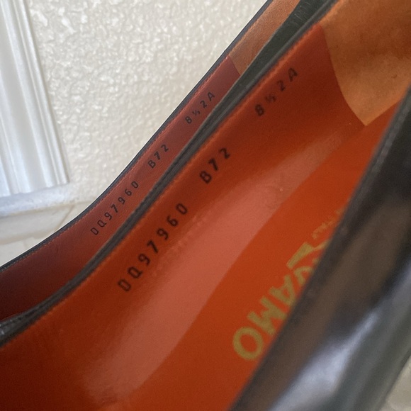 Salvatore Ferragamo black leather pump. Made in Florence, Italy - Picture 5 of 7
